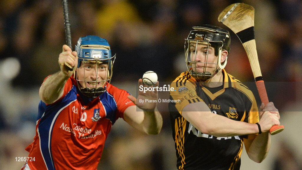 4 February 2017; Tony Kelly of Ballyea in action against Conor Cooney of St Thomas' during the AIB GAA Hurling All-Ireland Senior Club Championship Semi-Final match between St Thomas' and Ballyea at Semple Stadium in Thurles, Co Tipperary. Photo by Piaras Ó Mídheach/Sportsfile