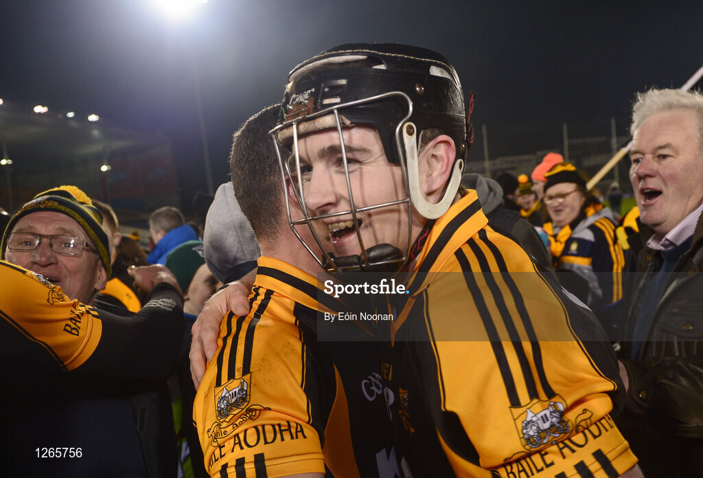 4 February 2017; Tony Kelly of Ballyea celebrates with team mates after the AIB GAA Hurling All-Ireland Senior Club Championship Semi-Final match between St Thomas' and Ballyea at Semple Stadium in Thurles, Co Tipperary. Photo by Eóin Noonan/Sportsfile