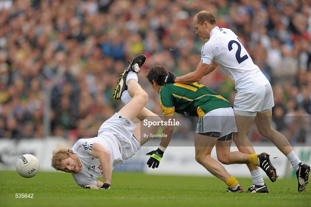 16 July 2011; Tomas O'Connor, left, and James Kavanagh, Kildare, in action against Seamus Kenny, Meath. GAA Football All-Ireland Senior Championship Qualifier, Round 3, Meath v Kildare, Pairc Tailteann, Navan, Co. Meath. Photo by Sportsfile