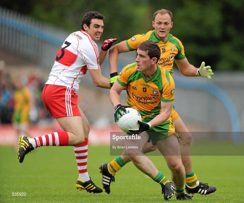 17 July 2011; Patrick McBrearty and Colm McFadden, right, Donegal, in action against Kevin McGuckin, Derry. Ulster GAA Football Senior Championship Final, Derry v Donegal, St Tiernach's Park, Clones, Co. Monaghan. Picture credit: Brian Lawless / SPORTSFILE