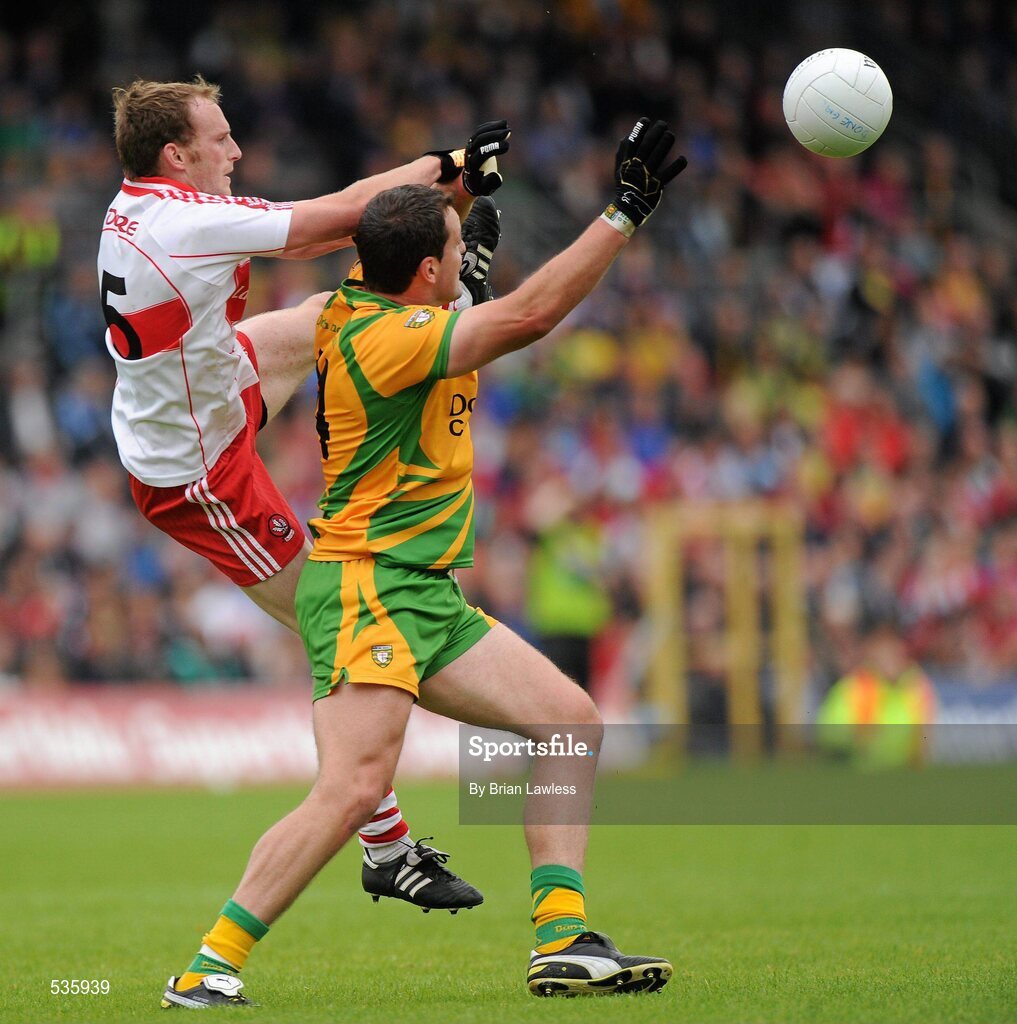 17 July 2011; Ciaran Mullan, Derry, in action against Michael Murphy, Donegal. Ulster GAA Football Senior Championship Final, Derry v Donegal, St Tiernach's Park, Clones, Co. Monaghan. Picture credit: Brian Lawless / SPORTSFILE