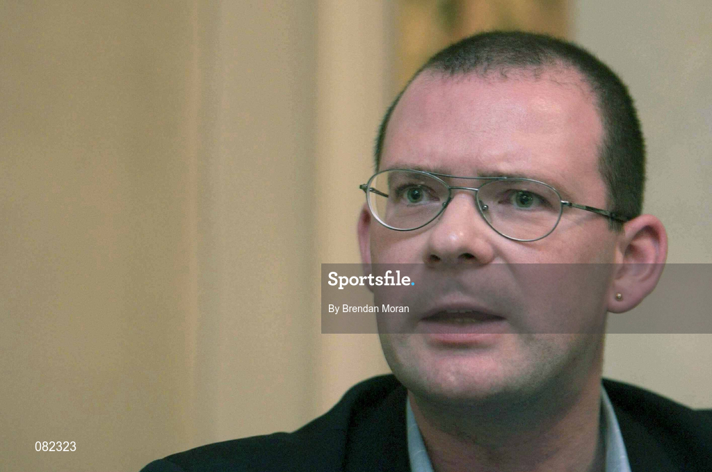 4 December 2001; Johnny Lyone of 98FM speaking during the National League United Forum at Wynne's Hotel in Dublin. Photo by Brendan Moran/Sportsfile