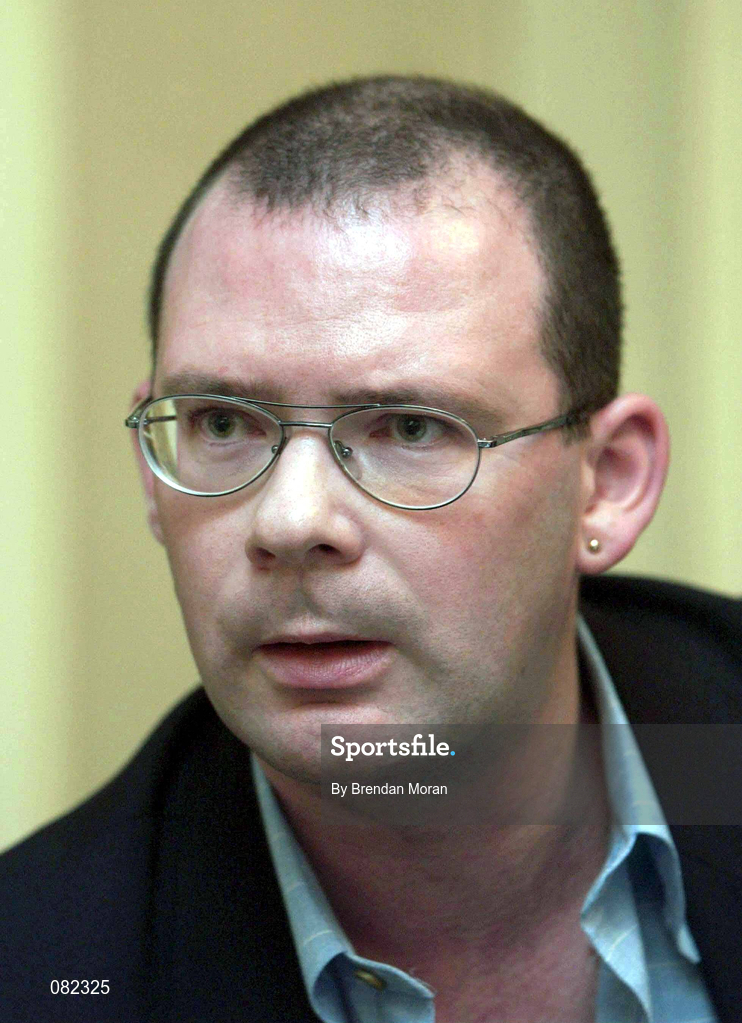 4 December 2001; Johnny Lyons of 98FM speaking during the National League United Forum at Wynne's Hotel in Dublin. Photo by Brendan Moran/Sportsfile