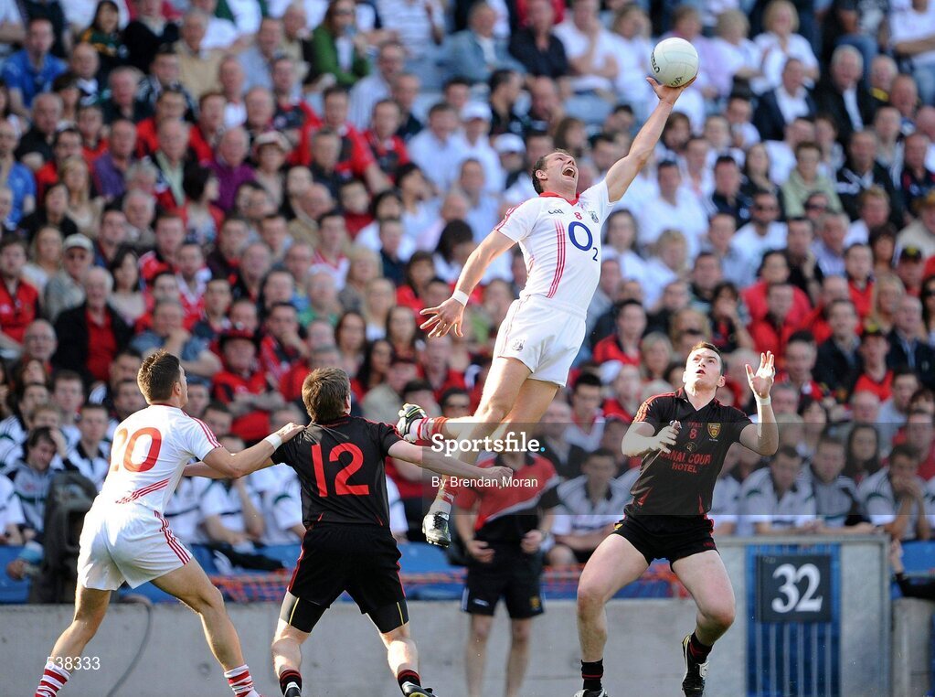 23 July 2011; Alan O'Connor, Cork, fields a kick-out with one hand during the first half. GAA Football All-Ireland Senior Championship Qualifier Round 4, Cork v Down, Croke Park, Dublin. Picture credit: Brendan Moran / SPORTSFILE