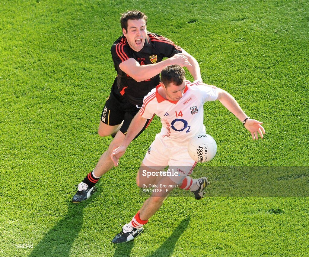 23 July 2011; Donncha O'Connor, Cork, in action against Kevin McKernan, Down. GAA Football All-Ireland Senior Championship Qualifier Round 4, Cork v Down, Croke Park, Dublin. Picture credit: Dáire Brennan / SPORTSFILE