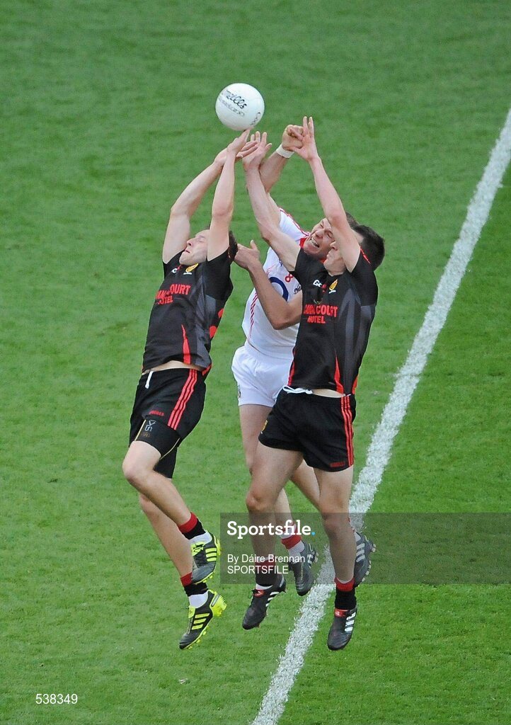 23 July 2011; Alan O'Connor, Cork, contests a high ball against Ambrose Rogers, left, and Dan Gordon, Down. GAA Football All-Ireland Senior Championship Qualifier Round 4, Cork v Down, Croke Park, Dublin. Picture credit: Dáire Brennan / SPORTSFILE3