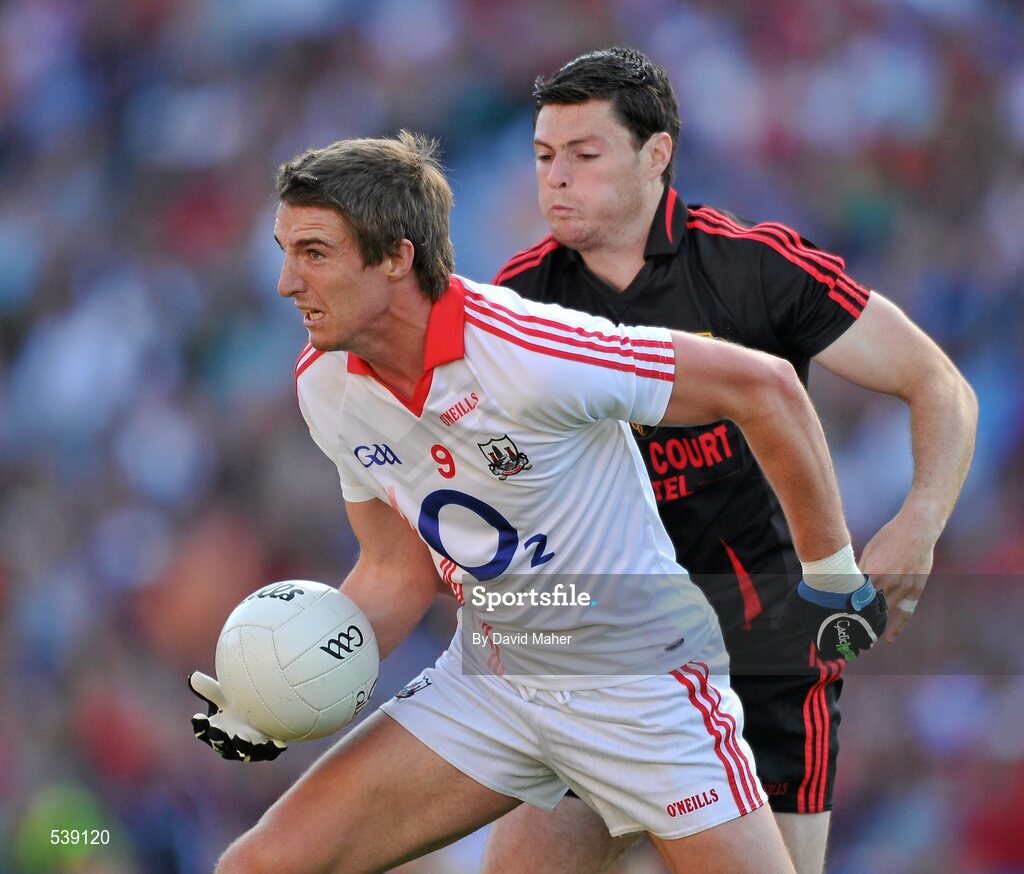 23 July 2011; Aidan Walsh, Cork, in action against Martin Clarke, Down. GAA Football All-Ireland Senior Championship Qualifier Round 4, Cork v Down, Croke Park, Dublin. Picture credit: David Maher / SPORTSFILE