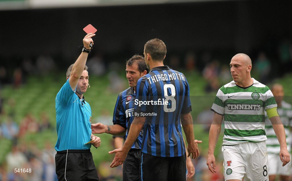 30 July 2011; Thiago Motta, Inter Milan, is shown a red card by referee Damien Hancock. Dublin Super Cup, Inter Milan v Glasgow Celtic FC, Aviva Stadium, Lansdowne Road, Dublin. Photo by Sportsfile