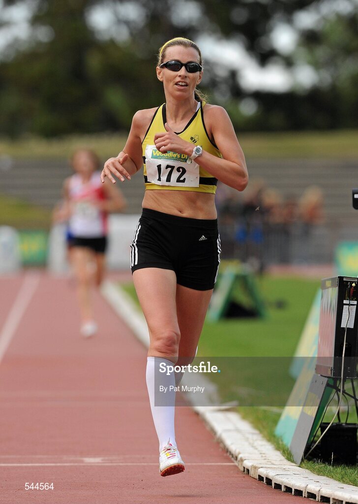 6 August 2011; Lizzy Lee, Leevale AC, on her way to winning the Women's 5000m Final at the Woodie's DIY AAI Senior Track & Field Championships. Morton Stadium, Santry, Co. Dublin. Picture credit: Pat Murphy / SPORTSFILE