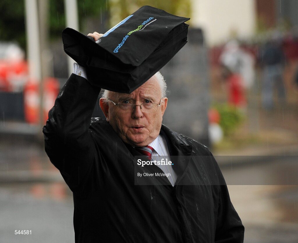 6 August 2011; Jimmy Magee, RTE, making his way to the GAA Football All-Ireland Senior Championship Quarter-Final, Dublin v Tyrone, Croke Park, Dublin. Picture credit: Oliver McVeigh / SPORTSFILE