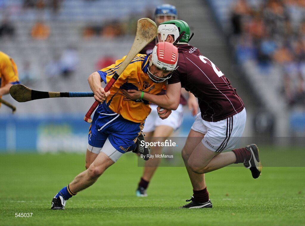 7 August 2011; Shane O'Neill, Clare, in action against Owen Teagle, Galway. GAA Hurling All-Ireland Minor Championship Semi-Final, Clare v Galway, Croke Park, Dublin. Picture credit: Ray McManus / SPORTSFILE