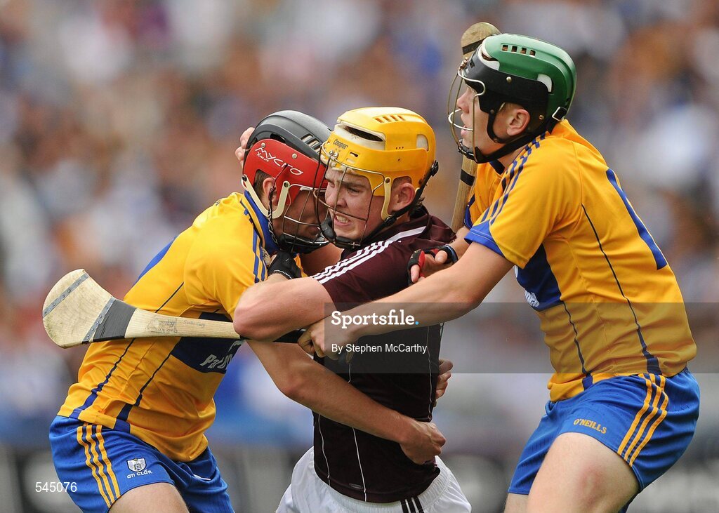7 August 2011; Jonathan Glynn, Galway, in action against Damien Moloney, left, and Martin Moroney, Clare. GAA Hurling All-Ireland Minor Championship Semi-Final, Clare v Galway, Croke Park, Dublin. Picture credit: Stephen McCarthy / SPORTSFILE