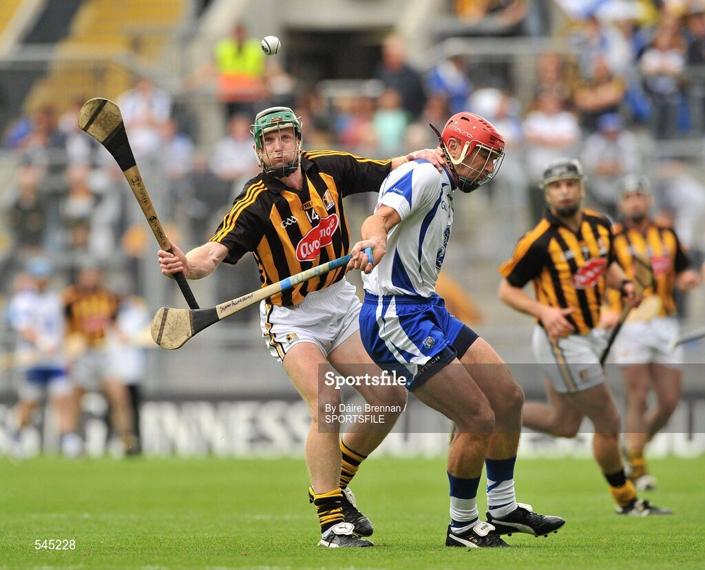 7 August 2011; Henry Shefflin, Kilkenny, in action against Seamus Prendergast, Waterford. GAA Hurling All-Ireland Senior Championship Semi-Final, Kilkenny v Waterford, Croke Park, Dublin. Picture credit: Daire Brennan / SPORTSFILE