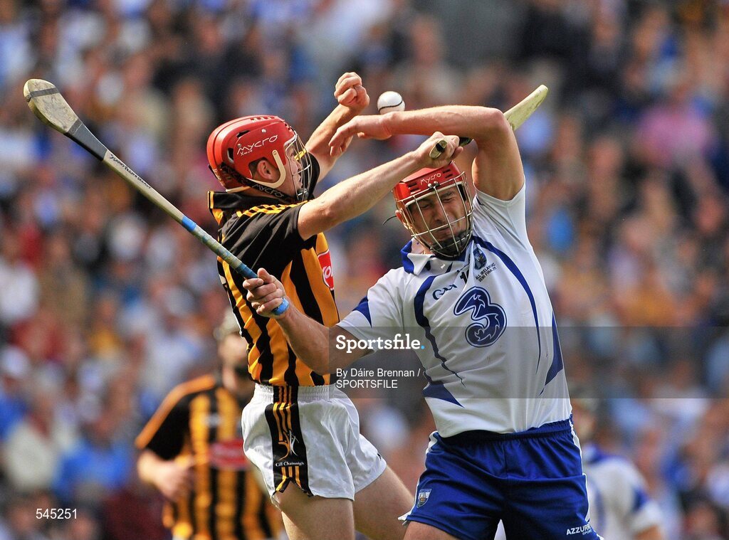 7 August 2011; Tommy Walsh, Kilkenny, in action against Seamus Prendergast, Waterford. GAA Hurling All-Ireland Senior Championship Semi-Final, Kilkenny v Waterford, Croke Park, Dublin. Picture credit: Daire Brennan / SPORTSFILE