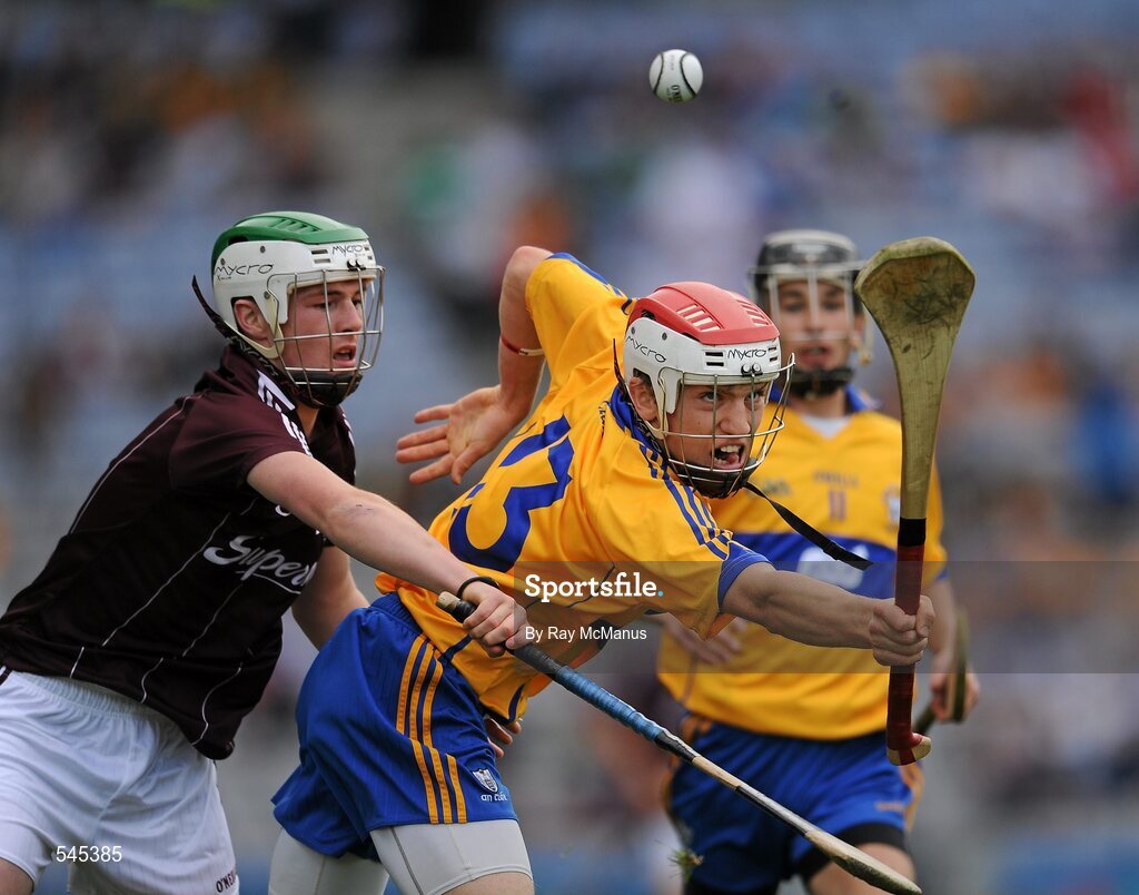 7 August 2011; Shane O'Neill, Clare, in action against Owen Teagle, Galway. GAA Hurling All-Ireland Minor Championship Semi-Final, Clare v Galway, Croke Park, Dublin. Picture credit: Ray McManus / SPORTSFILE