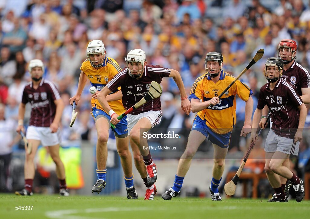 7 August 2011; Jason Flynn, Galway, in action against Peter Duggan, left, and Jamie Shanahan, Clare. GAA Hurling All-Ireland Minor Championship Semi-Final, Clare v Galway, Croke Park, Dublin. Picture credit: Ray McManus / SPORTSFILE