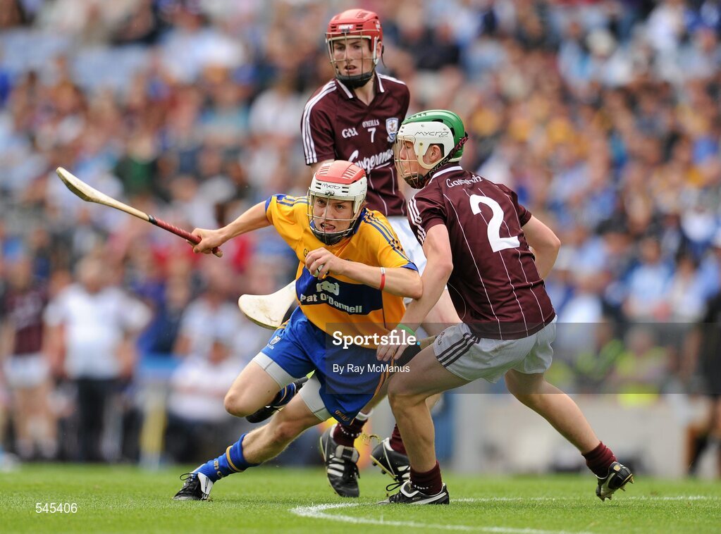 7 August 2011; Shane O'Donnell, Clare, in action against Owen Teagle, 2, and Padraic Mannion, Galway. GAA Hurling All-Ireland Minor Championship Semi-Final, Clare v Galway, Croke Park, Dublin. Picture credit: Ray McManus / SPORTSFILE
