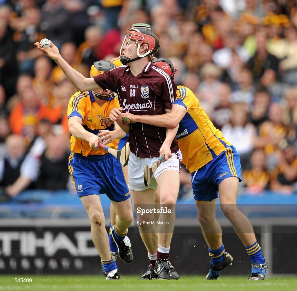 7 August 2011; Paul Flaherty, Galway, in action against Shane O'Brien, left, and Niall O'Connor, Clare. GAA Hurling All-Ireland Minor Championship Semi-Final, Clare v Galway, Croke Park, Dublin. Picture credit: Ray McManus / SPORTSFILE