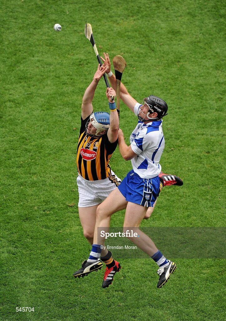 7 August 2011; Kevin Moran, Waterford, contests a dropping ball with TJ Reid, Kilkenny. GAA Hurling All-Ireland Senior Championship Semi-Final, Kilkenny v Waterford, Croke Park, Dublin. Picture credit: Brendan Moran / SPORTSFILE