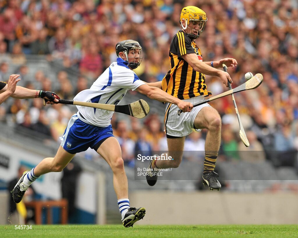 7 August 2011; Colin Fennelly, Kilkenny, in action against Darragh Fives, Waterford. GAA Hurling All-Ireland Senior Championship Semi-Final, Kilkenny v Waterford, Croke Park, Dublin. Picture credit: Daire Brennan / SPORTSFILE
