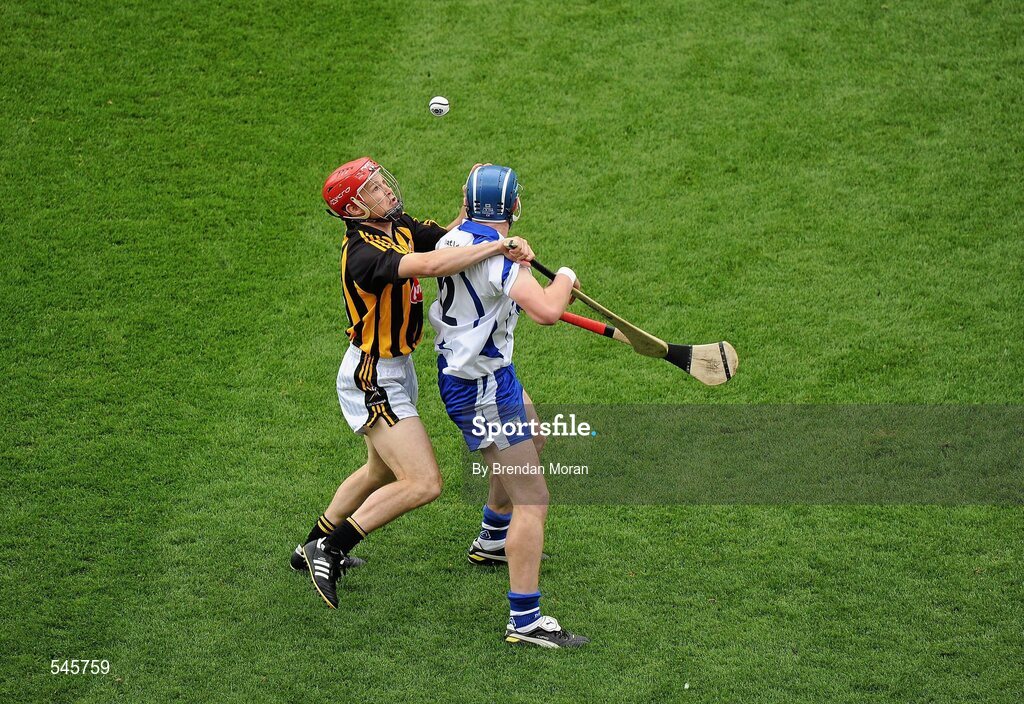 7 August 2011; Tommy Walsh, Kilkenny, keeps his eye on the sliotar under pressure from Pauric Mahony, Waterford. GAA Hurling All-Ireland Senior Championship Semi-Final, Kilkenny v Waterford, Croke Park, Dublin. Picture credit: Brendan Moran / SPORTSFILE
