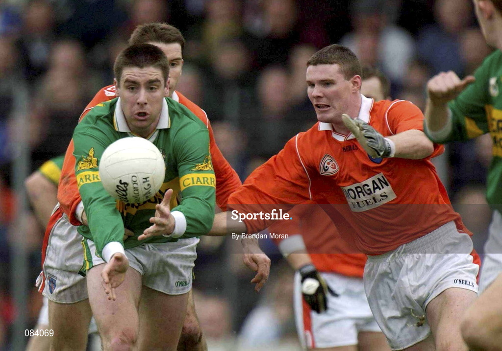 24 March 2002; Darragh O'Se of Kerry in action against John Toal of Armagh during the Allianz National Football League Division 2A Round 6 match between Kerry and Armagh at Austin Stack Park in Tralee, Kerry. Photo by Brendan Moran/Sportsfile