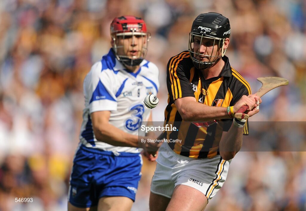 7 August 2011; Jackie Tyrrell, Kilkenny, in action against Shane O'Sullivan, Waterford. GAA Hurling All-Ireland Senior Championship Semi-Final, Kilkenny v Waterford, Croke Park, Dublin. Picture credit: Stephen McCarthy / SPORTSFILE