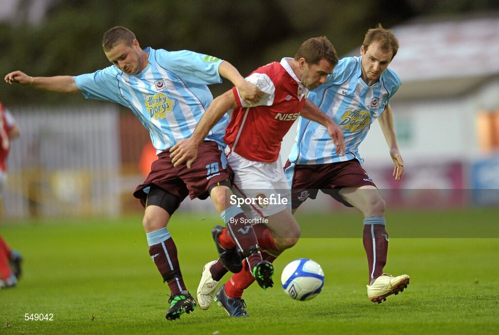 19 August 2011; David Mulcahy, St Patrick's Athletic, in action against Tiernan Mulvenna, left, and Mark O'Brien, Drogheda United. Airtricity League Premier Division, St Patrick's Athletic v Drogheda United, Richmond Park, Dublin. Photo by Sportsfile