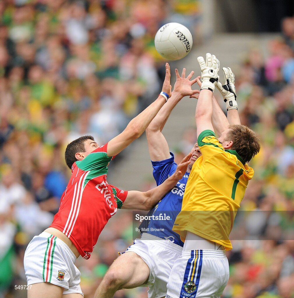21 August 2011; Kerry goalkeeper Brendan Kealy supported by team-mate Marc O'Se in action against Alan Freeman, Mayo. GAA Football All-Ireland Senior Championship Semi-Final, Mayo v Kerry, Croke Park, Dublin. Picture credit: Matt Browne / SPORTSFILE