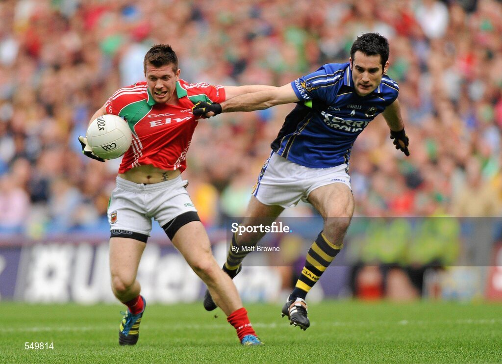 21 August 2011; Enda Varley, Mayo, in action against Tom O'Sullivan, Kerry. GAA Football All-Ireland Senior Championship Semi-Final, Mayo v Kerry, Croke Park, Dublin. Picture credit: Matt Browne / SPORTSFILE
