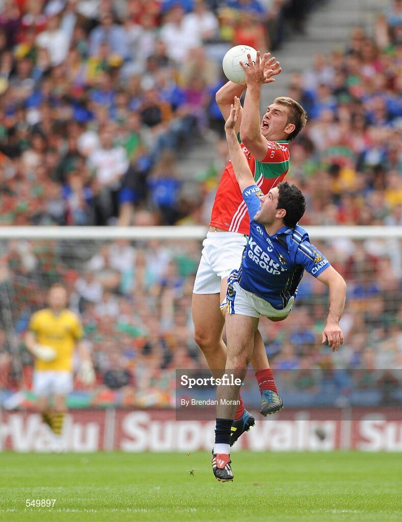 21 August 2011; Aidan O'Shea, Mayo, fields a high ball ahead of Bryan Sheehan, Kerry. GAA Football All-Ireland Senior Championship Semi-Final, Mayo v Kerry, Croke Park, Dublin. Picture credit: Brendan Moran / SPORTSFILE