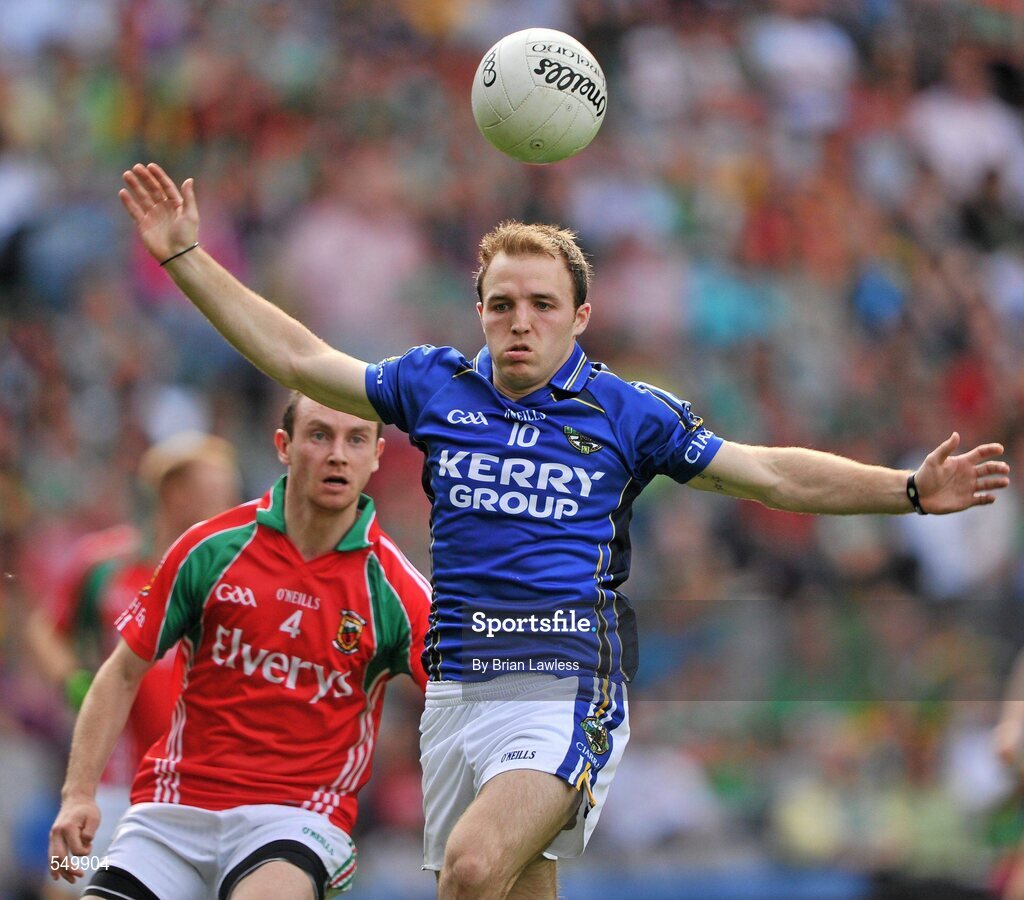 21 August 2011; Darran O'Sullivan, Kerry, in action against Keith Higgins, Mayo. GAA Football All-Ireland Senior Championship Semi-Final, Mayo v Kerry, Croke Park, Dublin. Picture credit: Brian Lawless / SPORTSFILE