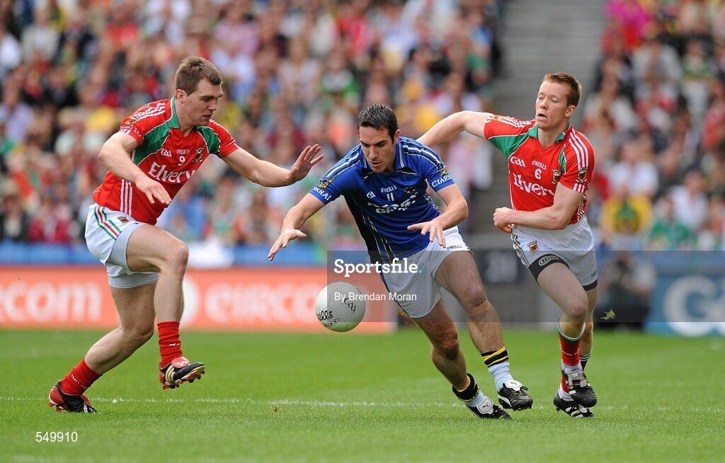 21 August 2011; Declan O'Sullivan, Kerry, in action against Seamus O'Shea, left, and Donal Vaughan, Mayo. GAA Football All-Ireland Senior Championship Semi-Final, Mayo v Kerry, Croke Park, Dublin. Picture credit: Brendan Moran / SPORTSFILE