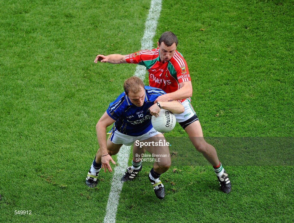21 August 2011; Darran O'Sullivan, Kerry, in action against Keith Higgins, Mayo. GAA Football All-Ireland Senior Championship Semi-Final, Mayo v Kerry, Croke Park, Dublin. Picture credit: Dáire Brennan / SPORTSFILE
