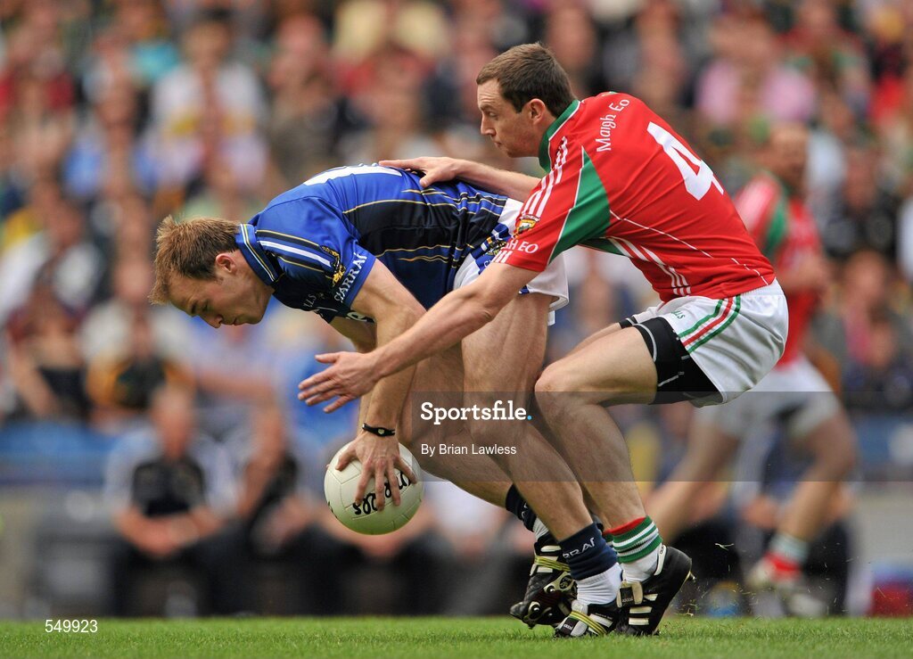 21 August 2011; Darran O'Sullivan, Kerry, in action against Keith Higgins, Mayo. GAA Football All-Ireland Senior Championship Semi-Final, Mayo v Kerry, Croke Park, Dublin. Picture credit: Brian Lawless / SPORTSFILE
