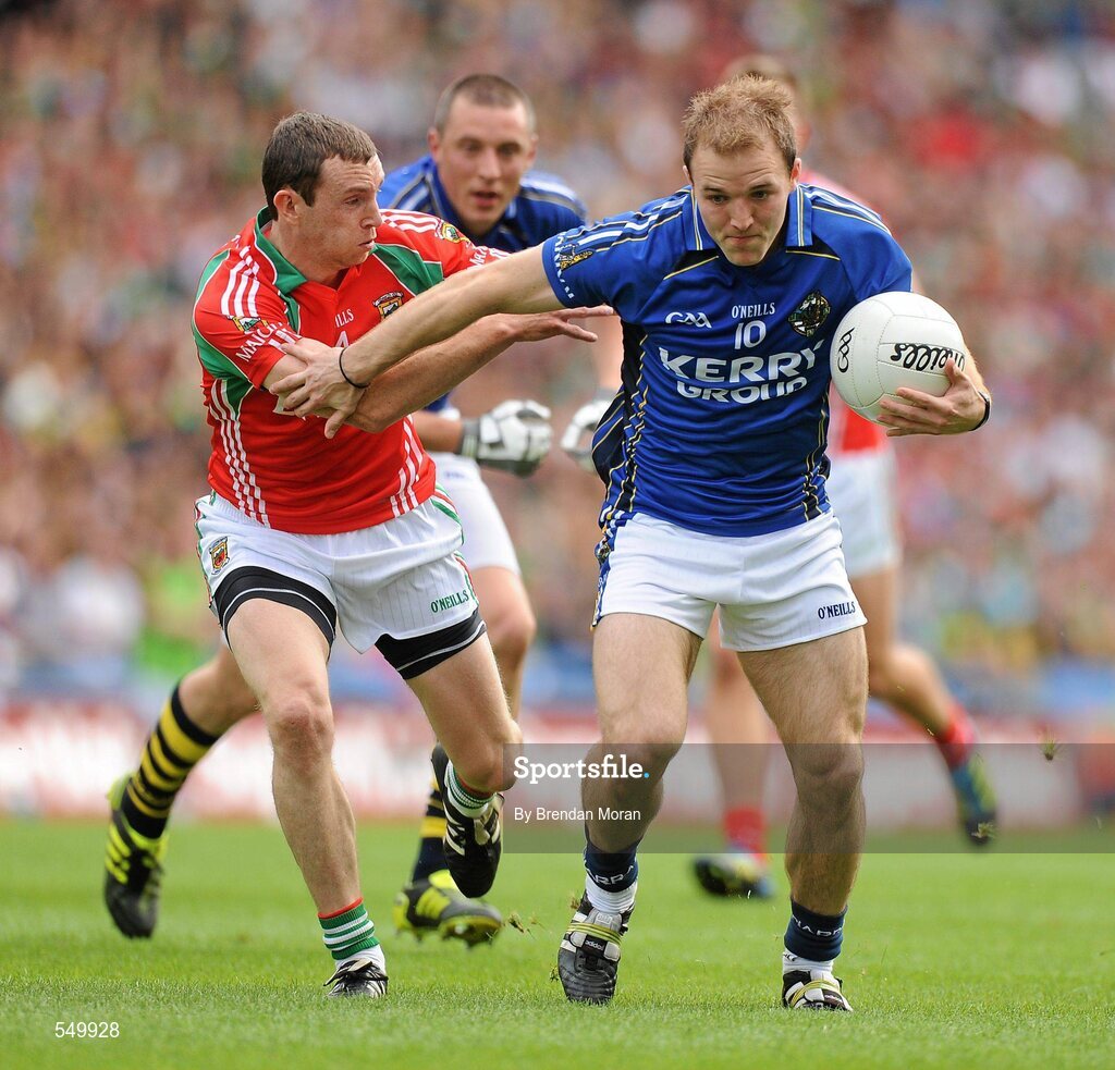 21 August 2011; Darran O'Sullivan, Kerry, in action against Keith Higgins, Mayo. GAA Football All-Ireland Senior Championship Semi-Final, Mayo v Kerry, Croke Park, Dublin. Picture credit: Brendan Moran / SPORTSFILE