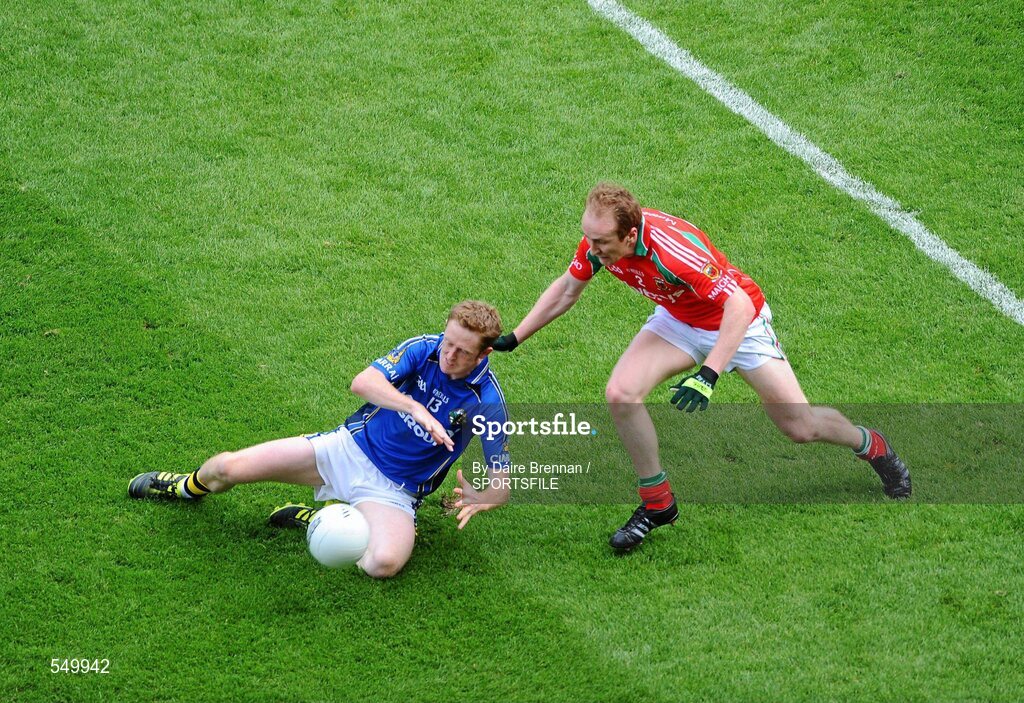 21 August 2011; Colm Cooper, Kerry, in action against Tom Cunniffe, Mayo. GAA Football All-Ireland Senior Championship Semi-Final, Mayo v Kerry, Croke Park, Dublin. Picture credit: Dáire Brennan / SPORTSFILE