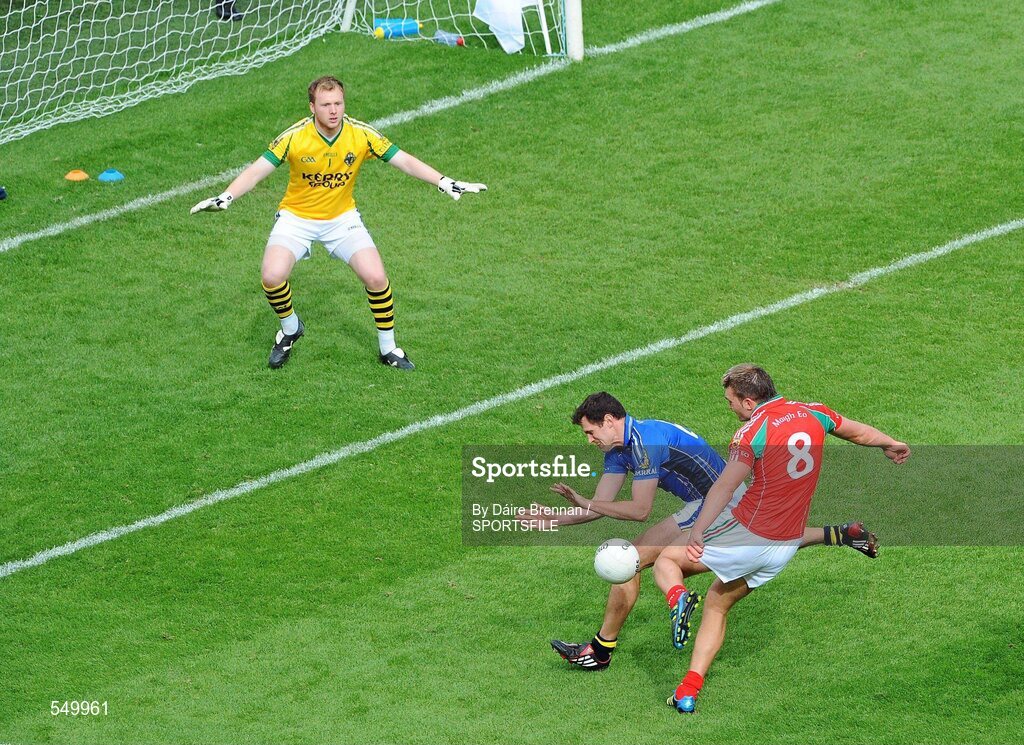 21 August 2011; Eoin Brosnan, Kerry, blocks down a shot from Aidan O'Shea, Mayo. GAA Football All-Ireland Senior Championship Semi-Final, Mayo v Kerry, Croke Park, Dublin. Picture credit: Dáire Brennan / SPORTSFILE