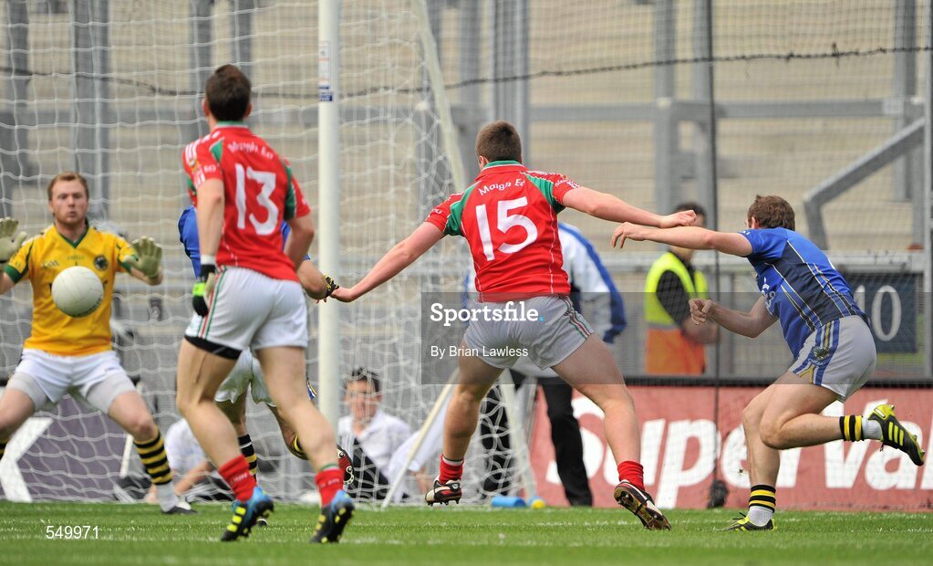 21 August 2011; Cillian O'Connor, Mayo, shoots to score his side's only goal. GAA Football All-Ireland Senior Championship Semi-Final, Mayo v Kerry, Croke Park, Dublin. Picture credit: Brian Lawless / SPORTSFILE