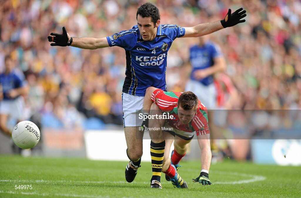 21 August 2011; Tom O'Sullivan, Kerry, in action against Enda Varley, Mayo. GAA Football All-Ireland Senior Championship Semi-Final, Mayo v Kerry, Croke Park, Dublin. Picture credit: Brendan Moran / SPORTSFILE