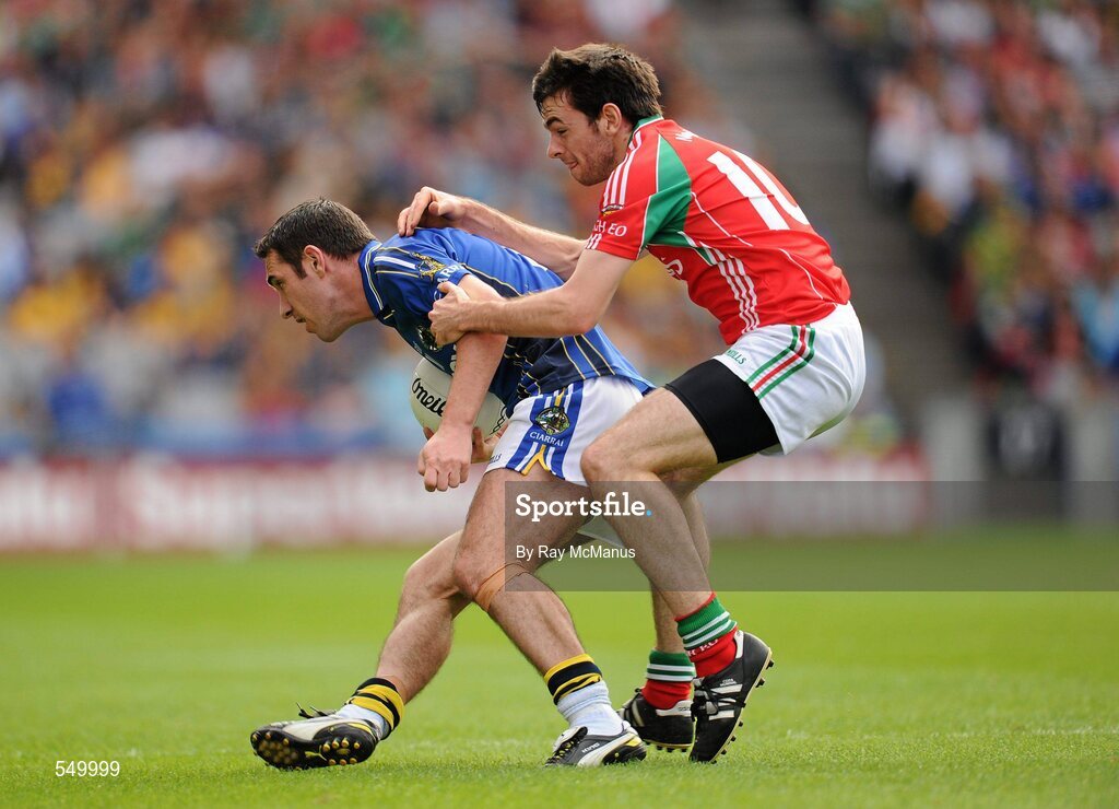 21 August 2011; Declan O'Sullivan, Kerry, in action against Kevin McLoughlin, Mayo. GAA Football All-Ireland Senior Championship Semi-Final, Mayo v Kerry, Croke Park, Dublin. Picture credit: Ray McManus / SPORTSFILE