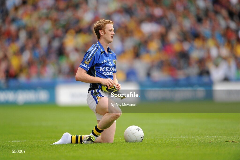 21 August 2011; Colm Cooper, Kerry, adjusts his boots before taking a free. GAA Football All-Ireland Senior Championship Semi-Final, Mayo v Kerry, Croke Park, Dublin. Picture credit: Ray McManus / SPORTSFILE