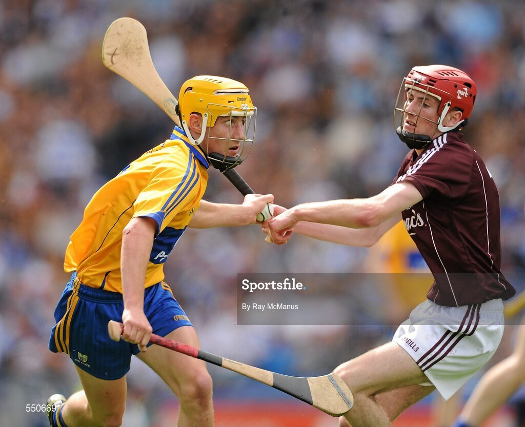 7 August 2011; Colm Galvin, Clare, in action against Padraic Mannion, Galway. GAA Hurling All-Ireland Minor Championship Semi-Final, Clare v Galway, Croke Park, Dublin. Picture credit: Ray McManus / SPORTSFILE