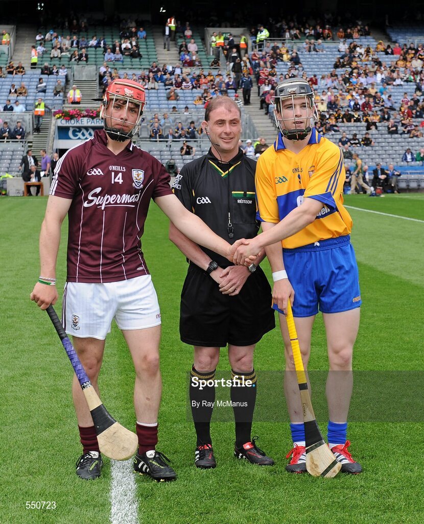 7 August 2011; Team captains Shane Maloney, Galway, left, and Tony Kelly, Clare, right, shake hands in front of referee Sean Cleere. GAA Hurling All-Ireland Minor Championship Semi-Final, Clare v Galway, Croke Park, Dublin. Picture credit: Ray McManus / SPORTSFILE