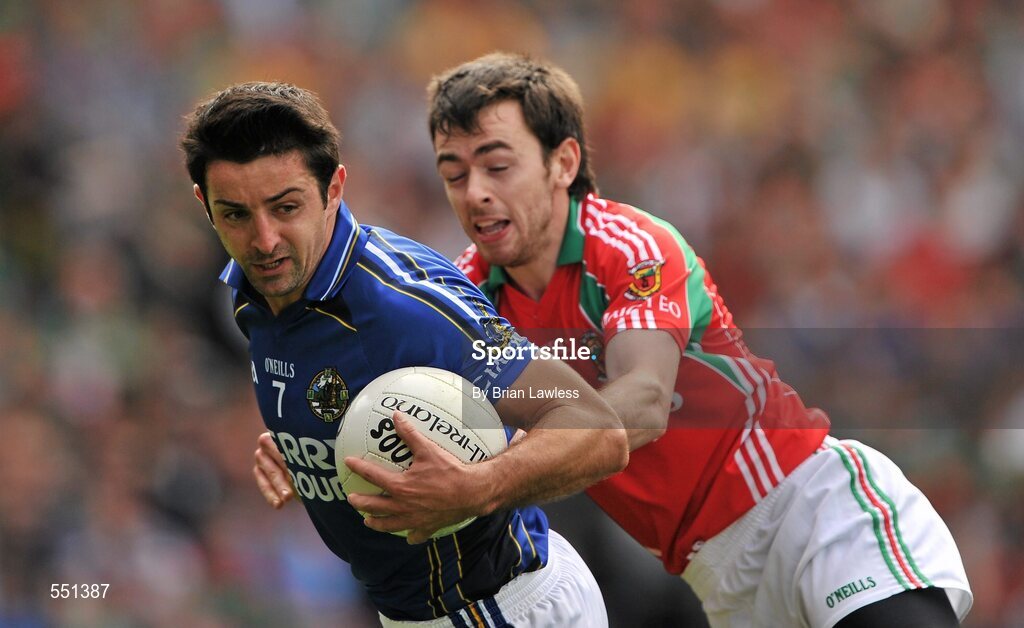 21 August 2011; Aidan O'Mahony, Kerry, in action against Kevin McLoughlin, Mayo. GAA Football All-Ireland Senior Championship Semi-Final, Mayo v Kerry, Croke Park, Dublin. Picture credit: Brian Lawless / SPORTSFILE