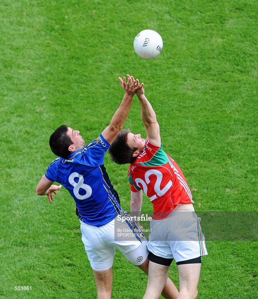 21 August 2011; Ronan McGarrity, Mayo, contests a high ball against Anthony Maher, Kerry. GAA Football All-Ireland Senior Championship Semi-Final, Mayo v Kerry, Croke Park, Dublin. Picture credit: Dáire Brennan / SPORTSFILE