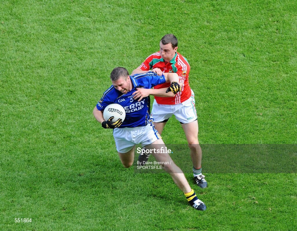 21 August 2011; Tomás î SŽ, Kerry, in action against Keith Higgins, Mayo. GAA Football All-Ireland Senior Championship Semi-Final, Mayo v Kerry, Croke Park, Dublin. Picture credit: Dáire Brennan / SPORTSFILE