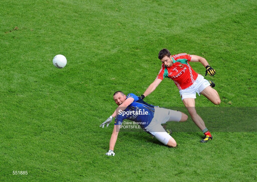 21 August 2011; Kieran Donaghy, Kerry, in action against Ger Cafferkey, Mayo. GAA Football All-Ireland Senior Championship Semi-Final, Mayo v Kerry, Croke Park, Dublin. Picture credit: Dáire Brennan / SPORTSFILE