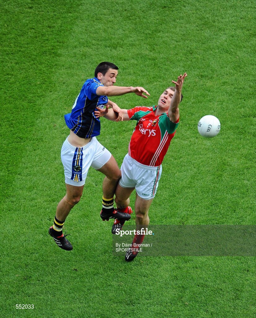 21 August 2011; Seamus O'Shea, Mayo, in action against Anthony Maher, Kerry. GAA Football All-Ireland Senior Championship Semi-Final, Mayo v Kerry, Croke Park, Dublin. Picture credit: Dáire Brennan / SPORTSFILE