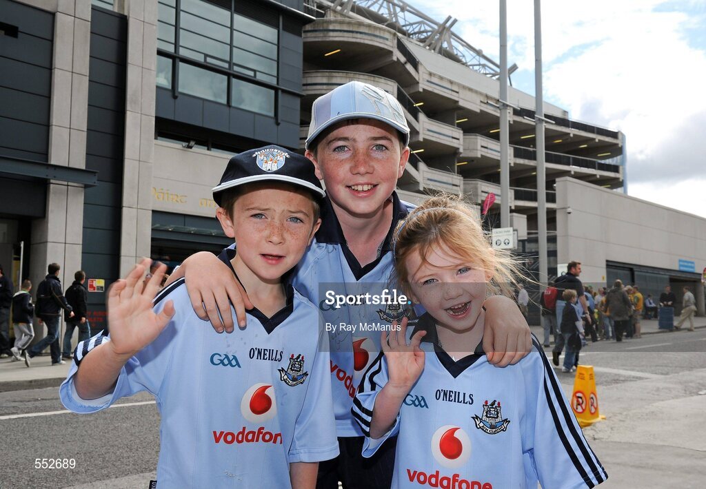 28 August 2011; Dublin supporters Fionn, six years, Rían, 11, and Keeley Lynch, 5, all playing members of the Thomas Davis club in Tallaght on their way to the GAA Football All-Ireland Championship Semi-Finals, Croke Park, Dublin. Picture credit: Ray McManus / SPORTSFILE